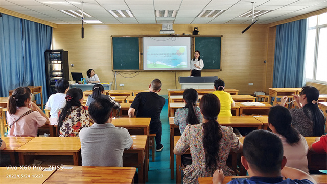 2022年5月24日丽江市罗醇香名师工作室开展专题讲座.jpg